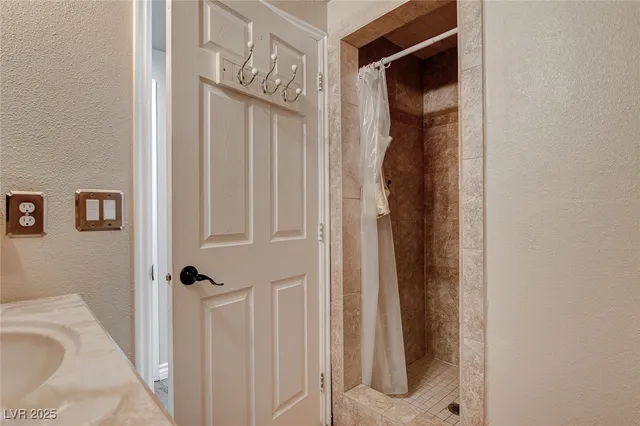 $1,025,000 | 985 Hinckley Avenue, Logandale, NV 89021