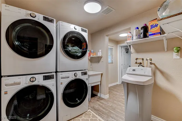 $1,025,000 | 985 Hinckley Avenue, Logandale, NV 89021