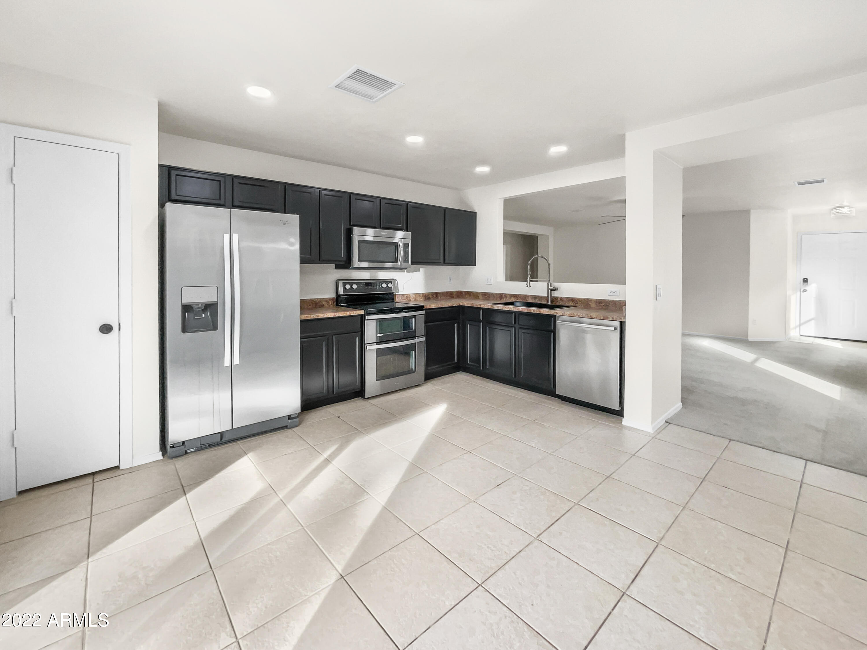 3015 West Red Fox Road Phoenix, AZ 85083 - Photo 5 of 21 photo_05