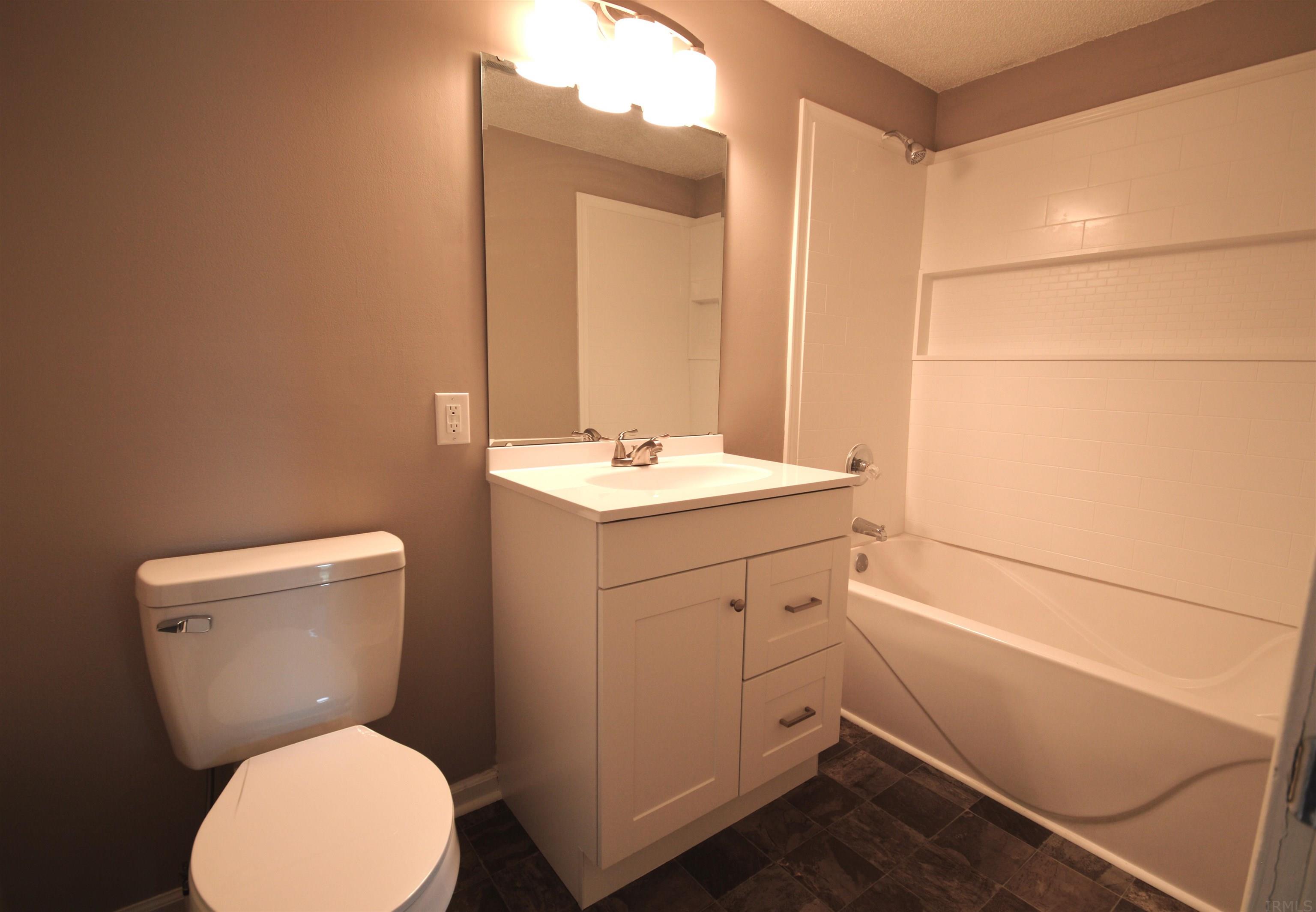 999 Riverside Drive Huntington, IN 46750 - Photo 11 of 19 Gallery Image 11