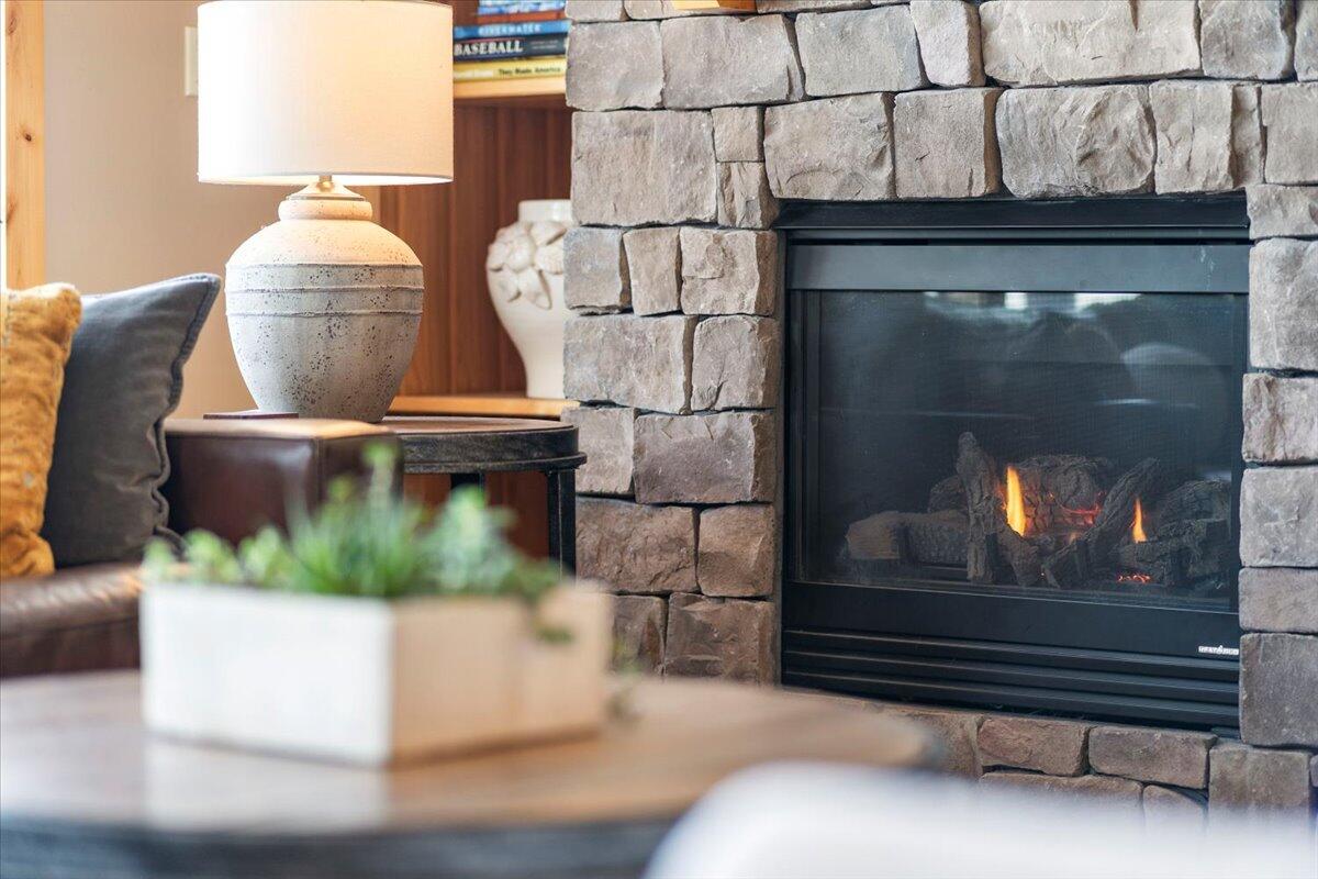 941 Southwest Vantage Point Way Bend, OR 97702 - Photo 41 of 52 38-Fireplace