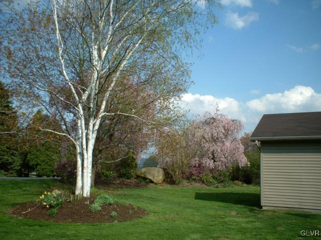 3678 Hickory Hill Road Bethlehem, PA 18015 - Photo 3 of 37 Gallery Image 3