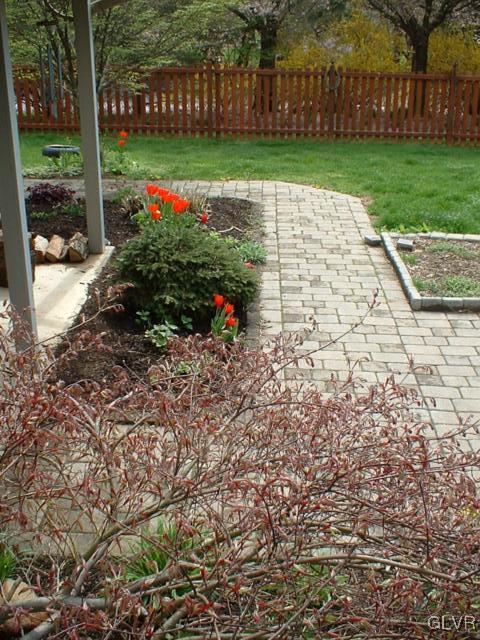 3678 Hickory Hill Road Bethlehem, PA 18015 - Photo 6 of 37 Gallery Image 6