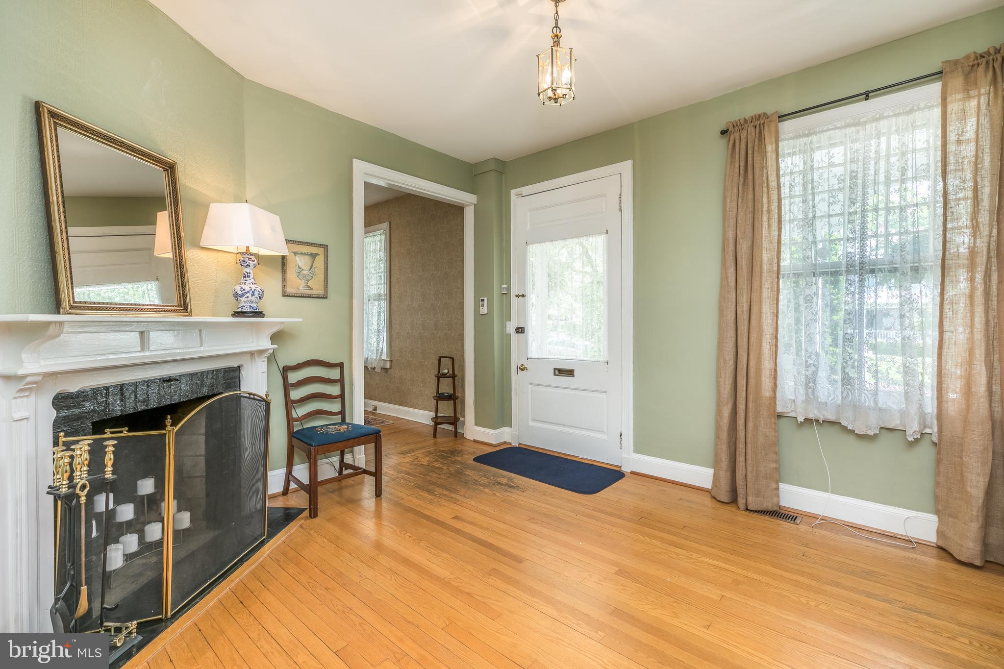 118 Hawthorn Road Baltimore, MD 21210 - Photo 5 of 41