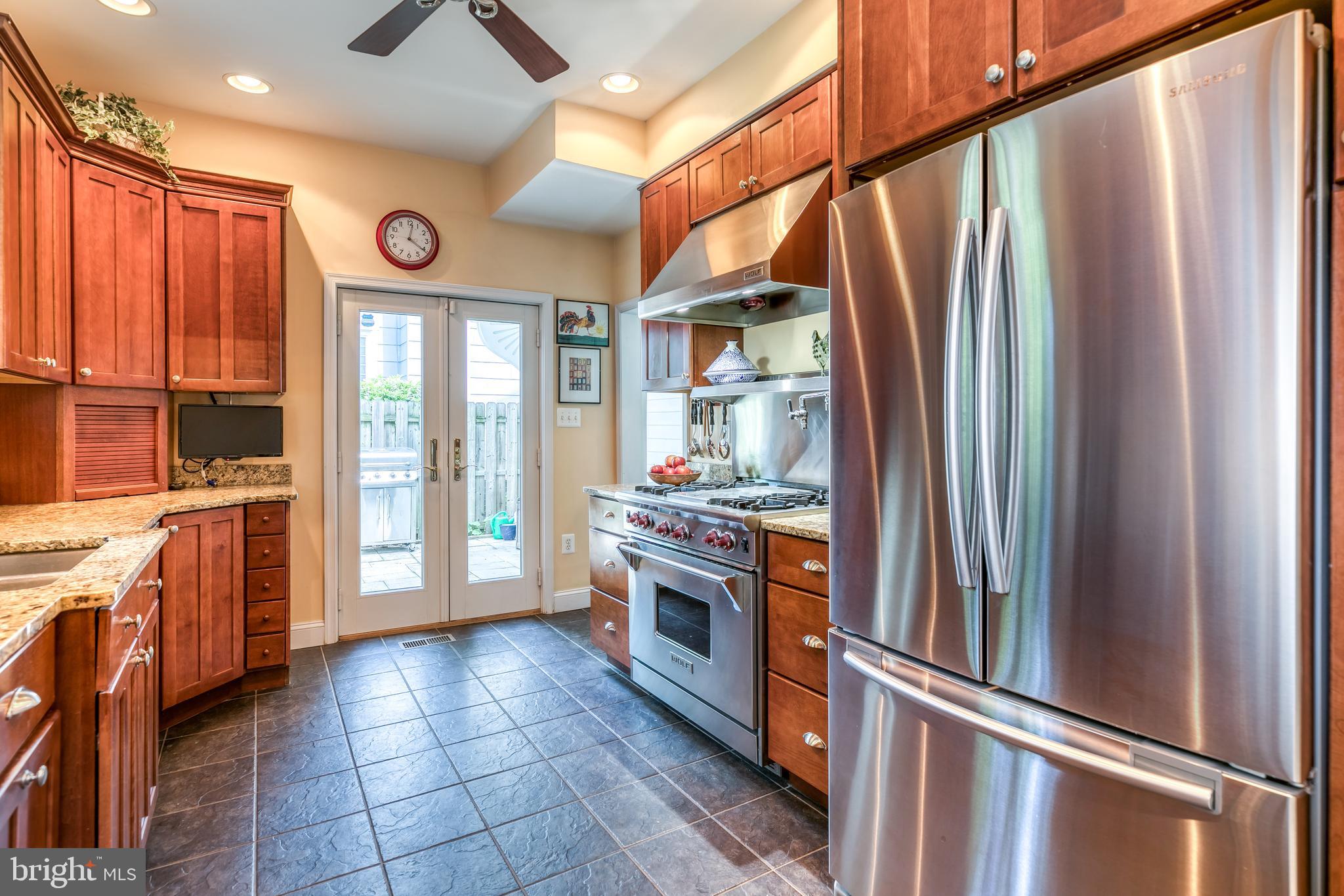 118 Hawthorn Road Baltimore, MD 21210 - Photo 9 of 41