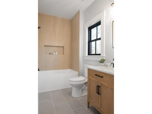 $2,795,000 | 980 Green End Avenue, Middletown, RI 02842