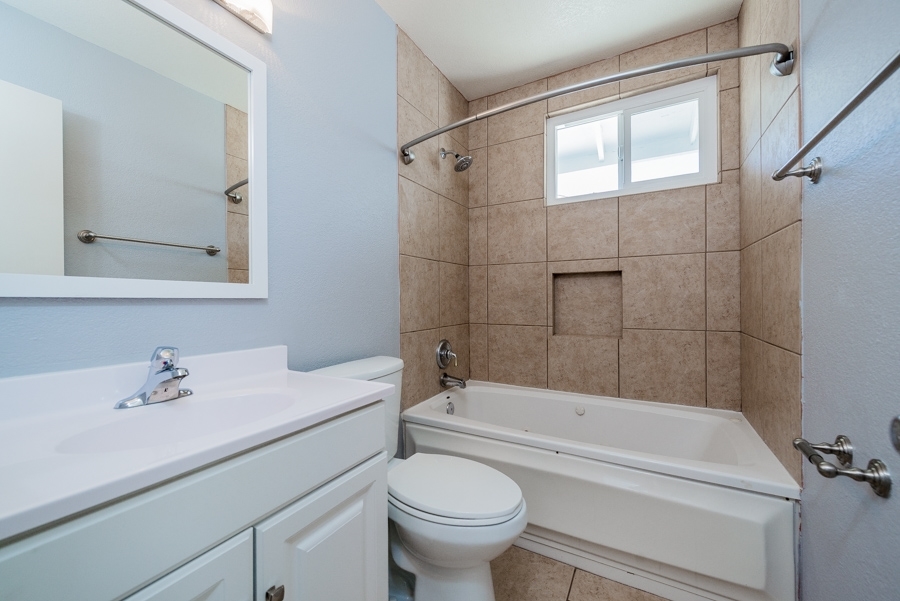10130 Gem Tree Way Santee, CA 92071 - Photo 14 of 21 Gallery Image 14