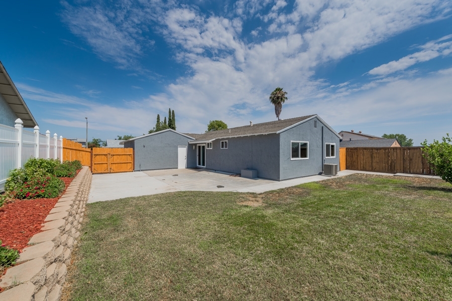 10130 Gem Tree Way Santee, CA 92071 - Photo 17 of 21 Gallery Image 17