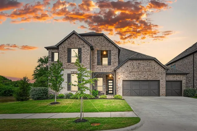 $769,900 | 1008 Fallbrook Avenue, Denton, TX 76210