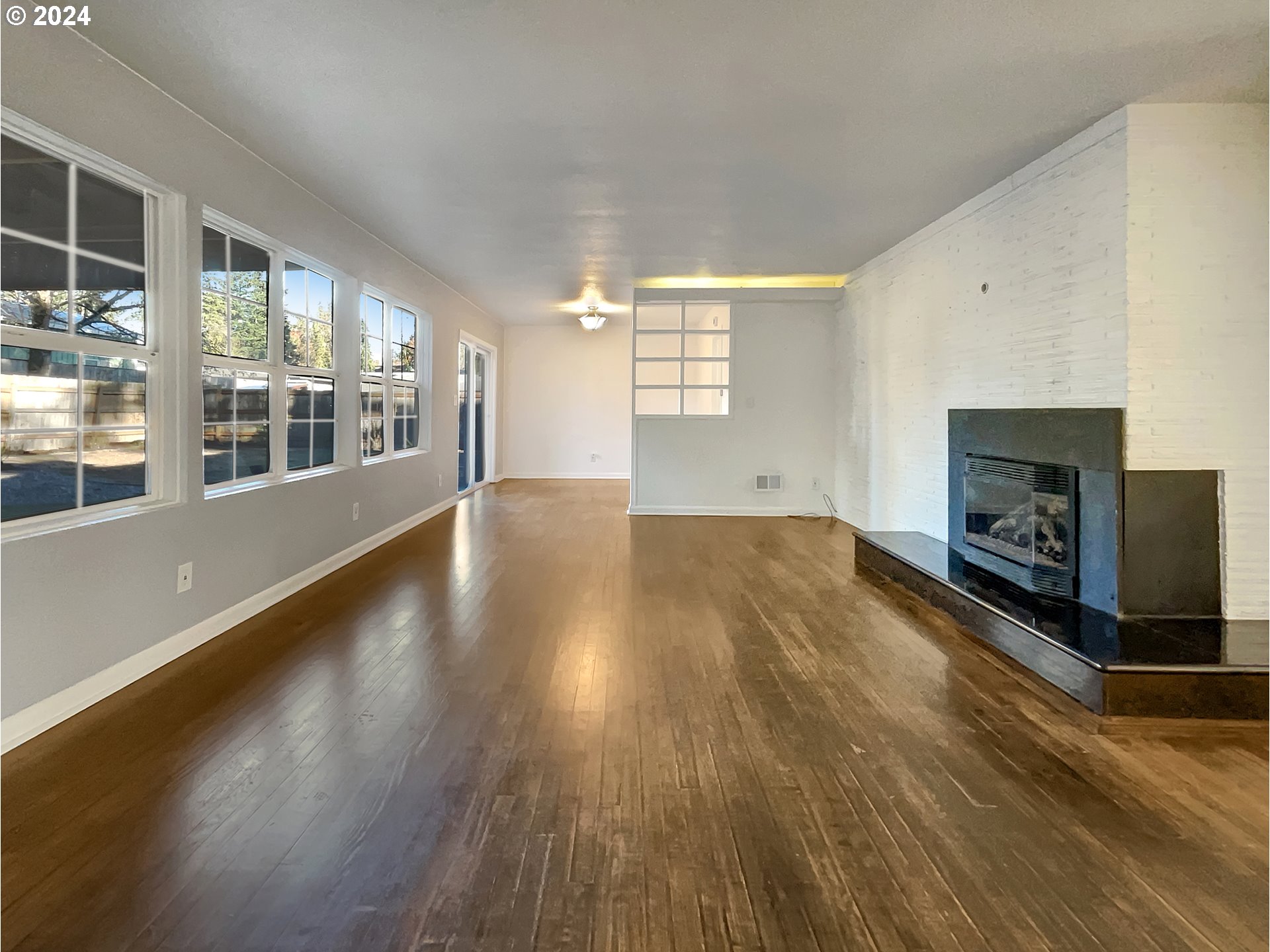 7601 Southeast Roots Road Milwaukie, OR 97267 - Photo 3 of 22 Gallery Image 3