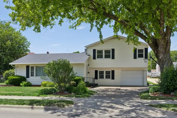$174,900 | 604 North 4th Street, Clinton, IA 52732