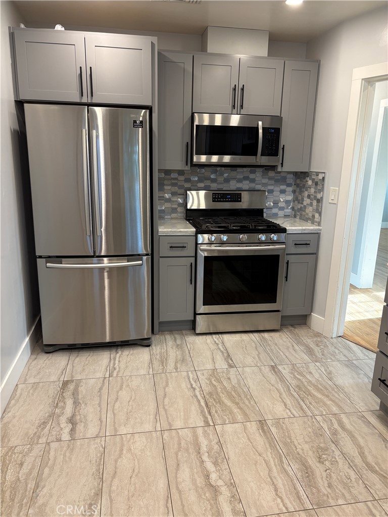 110 West Home Place Redlands, CA 92373 - Photo 2 of 10 Kitchen appliances