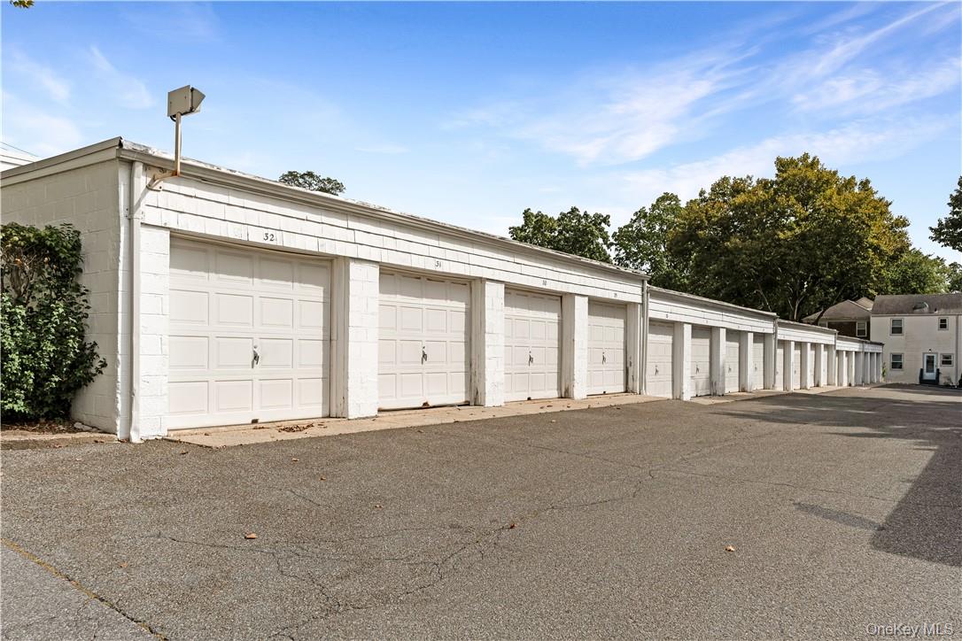 737 Tuckahoe Road, Unit 21 Yonkers, NY 10710 - Photo 13 of 13 Garages