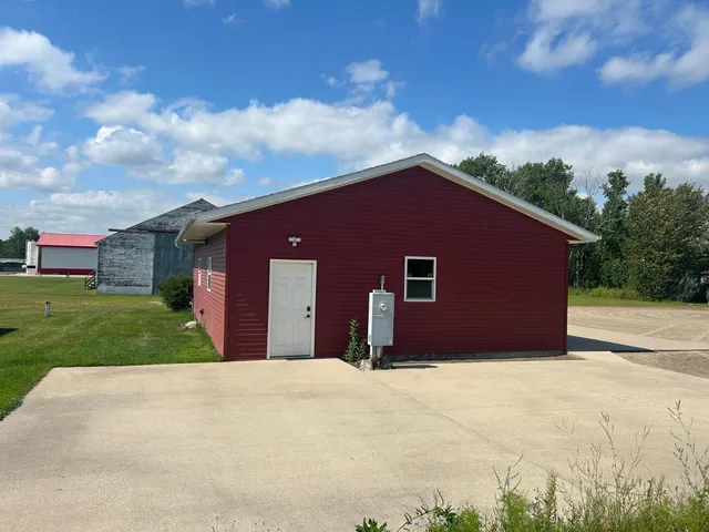 $256,000 | 55224 Highway 11, Warroad, MN 56763