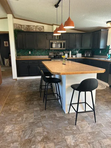 $256,000 | 55224 Highway 11, Warroad, MN 56763