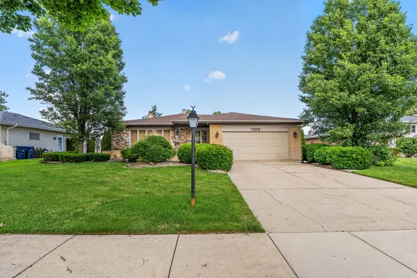 $489,000 | 7305 Summit Road, Darien, IL 60561