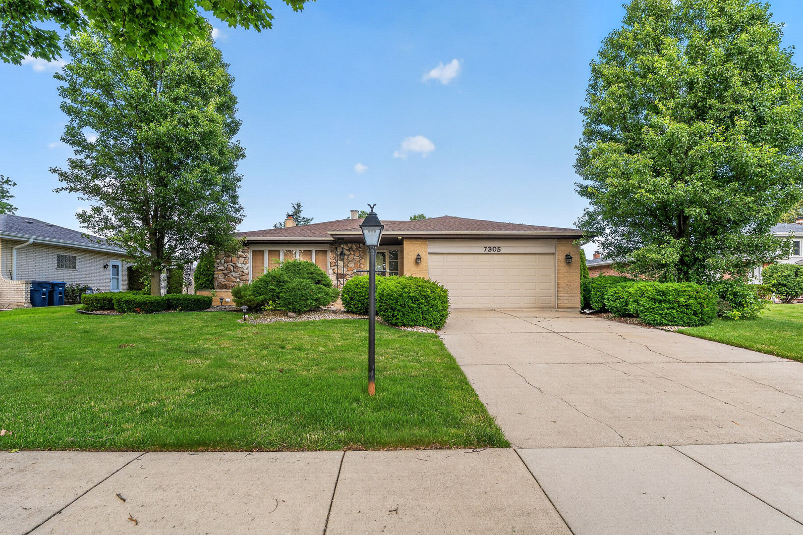 7305 Summit Road Darien, IL 60561 - Photo 1 of 47