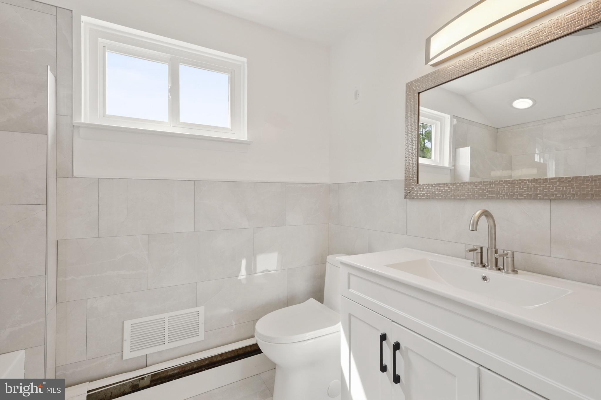 805 Hopewood Road Baltimore, MD 21208 - Photo 28 of 35 Full Bath in hall
