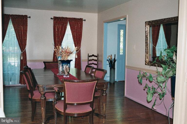 1813 Chapel Hill Road Silver Spring, MD 20906 - Photo 6 of 20 Banquet-size dining room