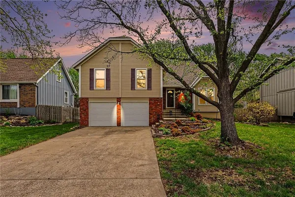 $365,000 | 1908 South Lindenwood Drive, Olathe, KS 66062