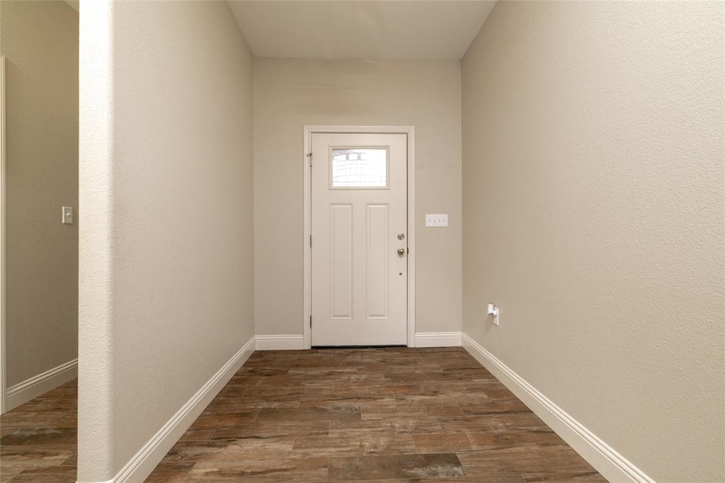 405 Titus Avenue Springtown, TX 76082 - Photo 5 of 40