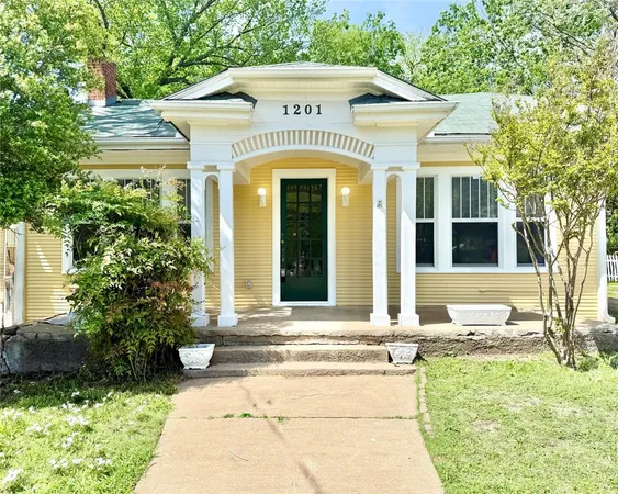 $1,995 | 1201 East Lamar Street, Sherman, TX 75090
