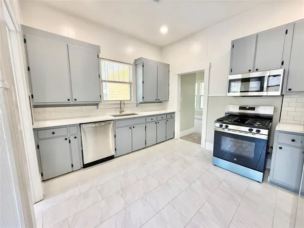 $1,995 | 1201 East Lamar Street, Sherman, TX 75090