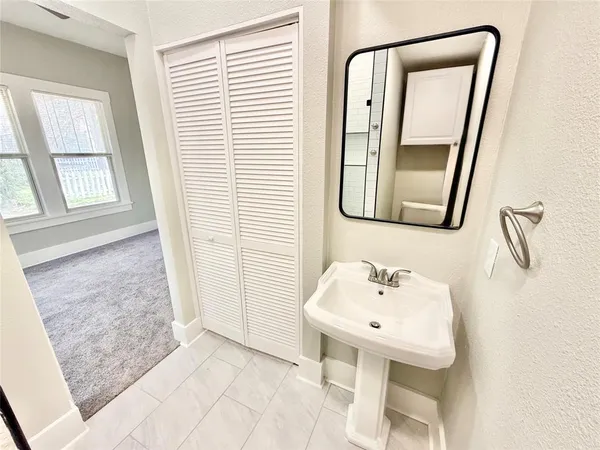 $1,995 | 1201 East Lamar Street, Sherman, TX 75090