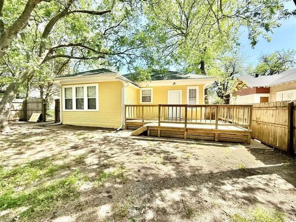 $1,995 | 1201 East Lamar Street, Sherman, TX 75090