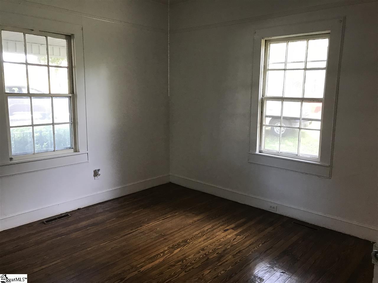 258 Reeves Street Greenville, SC 29605 - Photo 2 of 15 Gallery Image 2