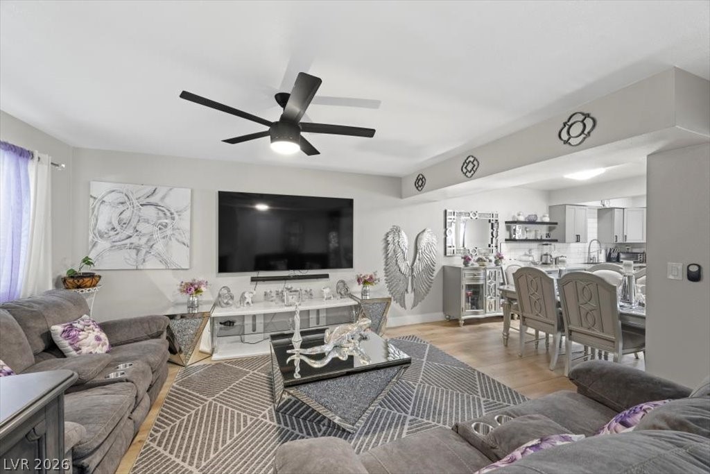 2677 Ruthe Duarte Avenue Las Vegas, NV 89121 - Photo 3 of 33