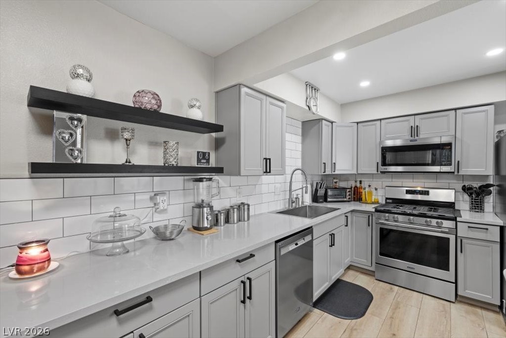 2677 Ruthe Duarte Avenue Las Vegas, NV 89121 - Photo 4 of 33