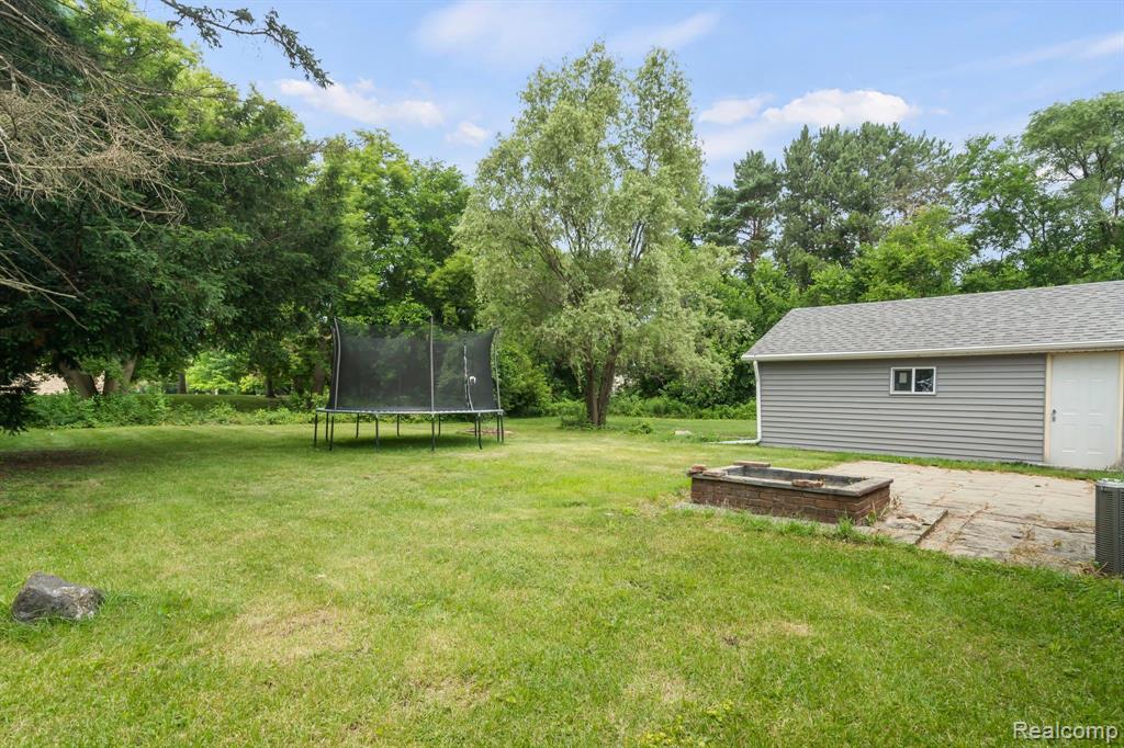 48435 Romeo Plank Road Macomb, MI 48044 - Photo 18 of 24