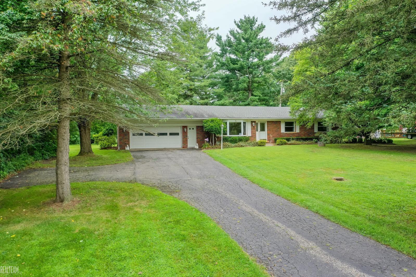 74229 Van Dyke Road Romeo, MI 48065 - Photo 2 of 30 50189517-9E298430-4A16-4D37-B00F-2EA8F2D06AAB.JPG