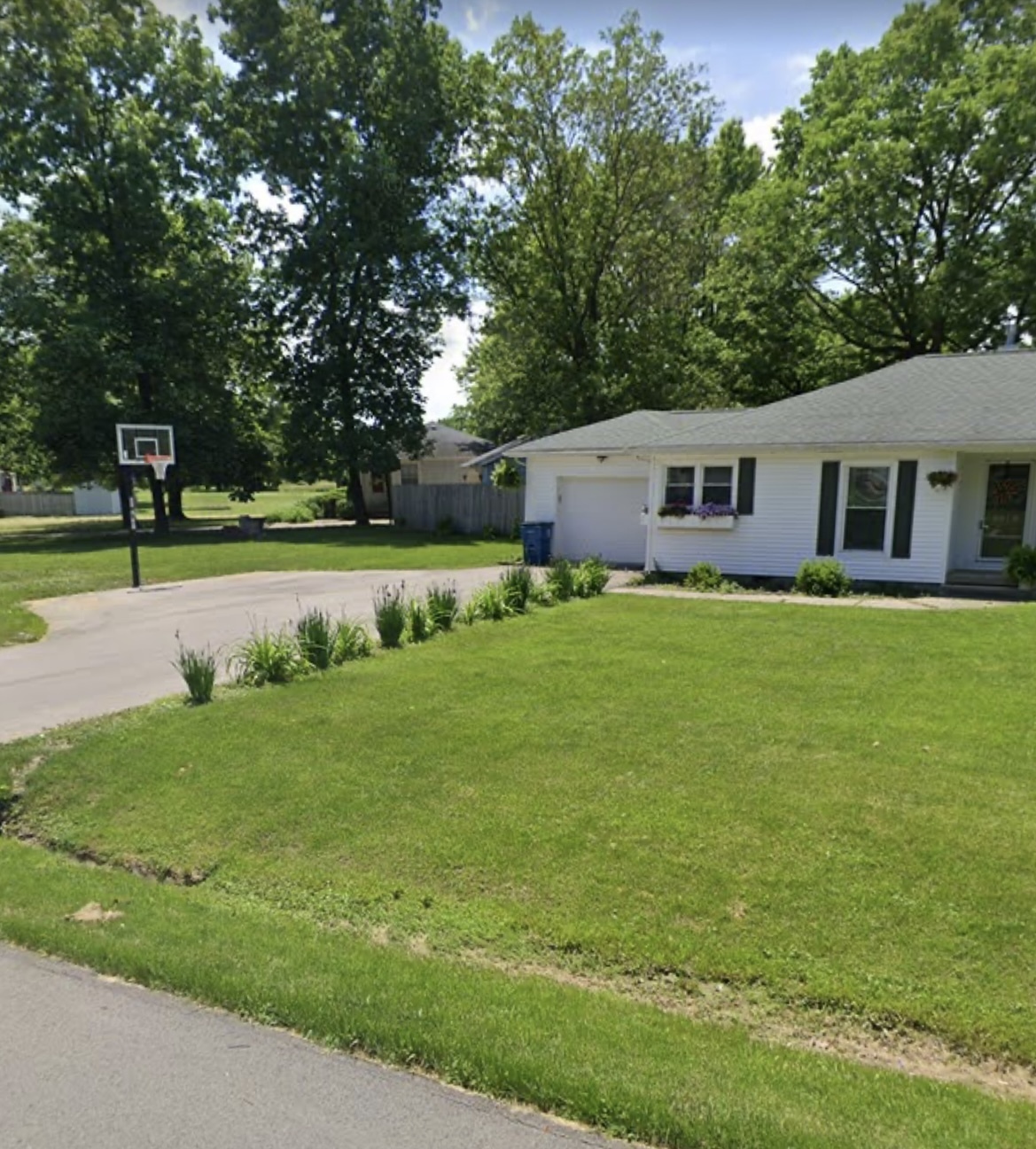 5912 South Delmar Road Marion, IN 46953 - Photo 2 of 17 Gallery Image 2
