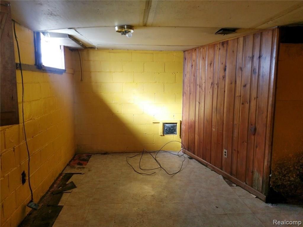 16554 Trinity Street Detroit, MI 48219 - Photo 20 of 26 Trinity (24) (Large).jpg