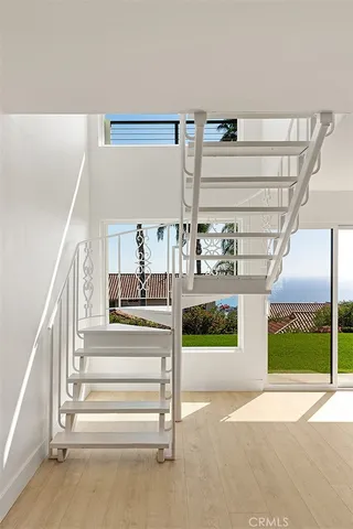 a en suite bathroom with a sink mirror and