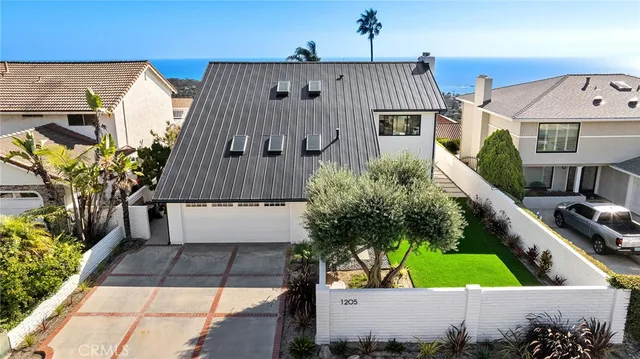 a view of a patio with couches and a table and chairs with garden