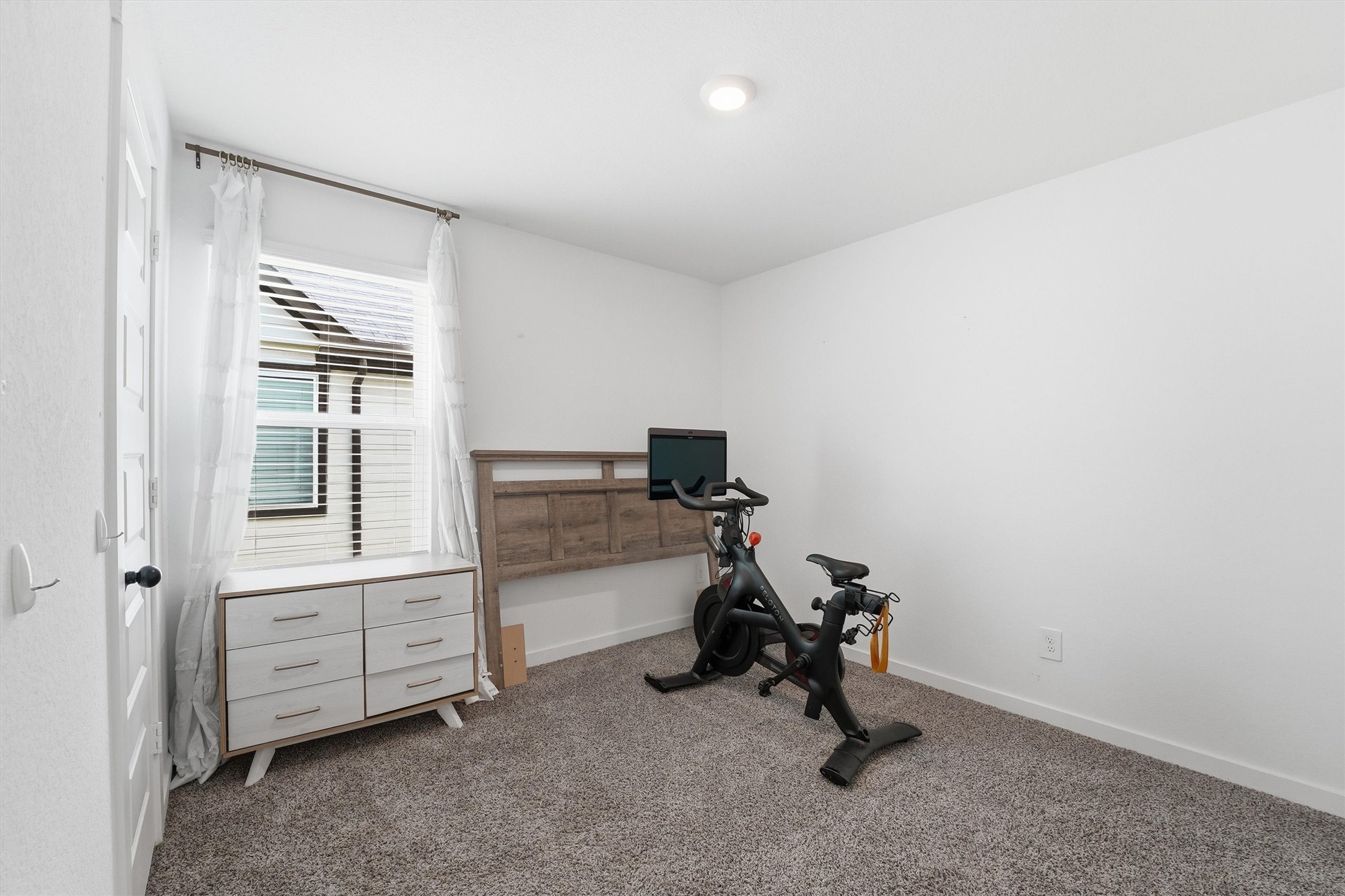 3815 Haydon Rdg Lane Fulshear, TX 77441 - Photo 18 of 33 3rd bedroom spacious and bright