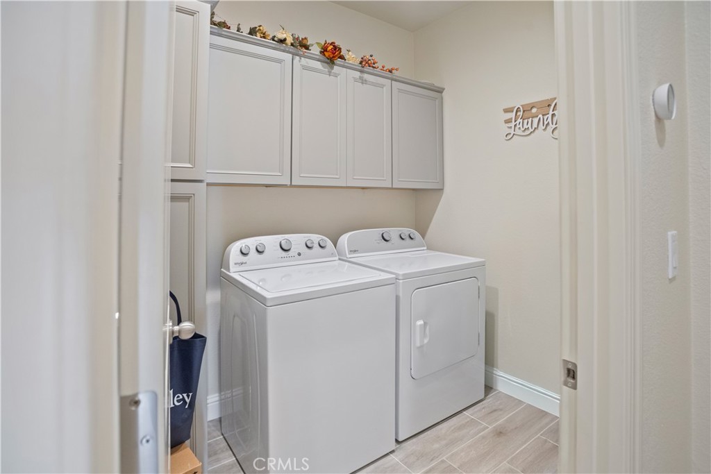 4440 Lindsey Lane Merced, CA 95348 - Photo 17 of 23 a utility room with dryer and washer
