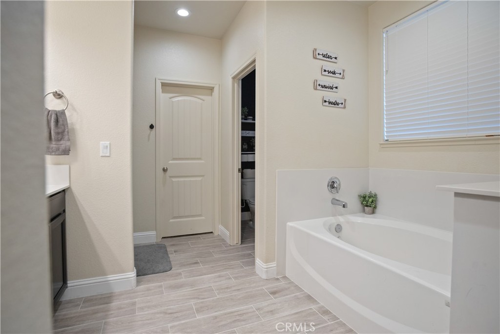 4440 Lindsey Lane Merced, CA 95348 - Photo 21 of 23 a bathroom with a bathtub and a shower