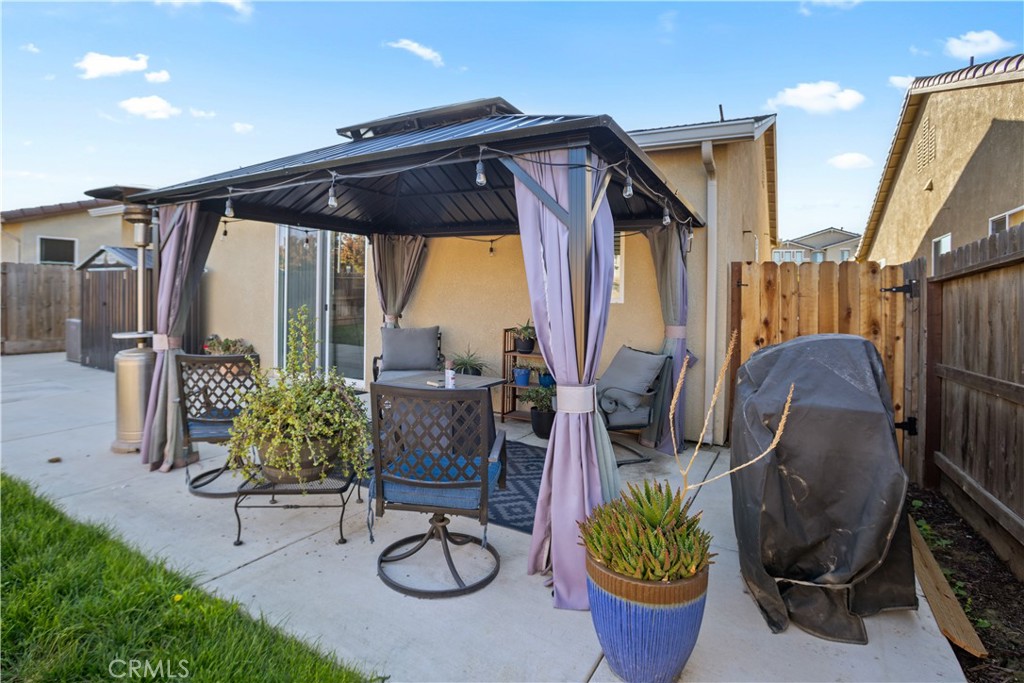 4440 Lindsey Lane Merced, CA 95348 - Photo 23 of 23 a view of a chairs and table in a patio