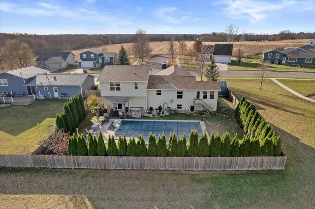 $460,000 | 502 Lorraine Drive, Edgerton, WI 53534