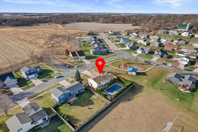 $460,000 | 502 Lorraine Drive, Edgerton, WI 53534