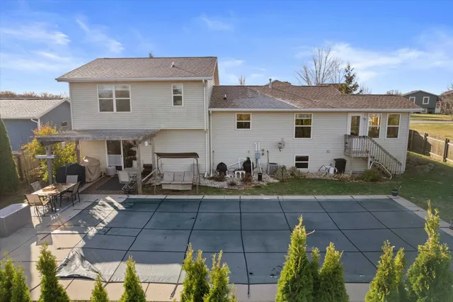 $460,000 | 502 Lorraine Drive, Edgerton, WI 53534