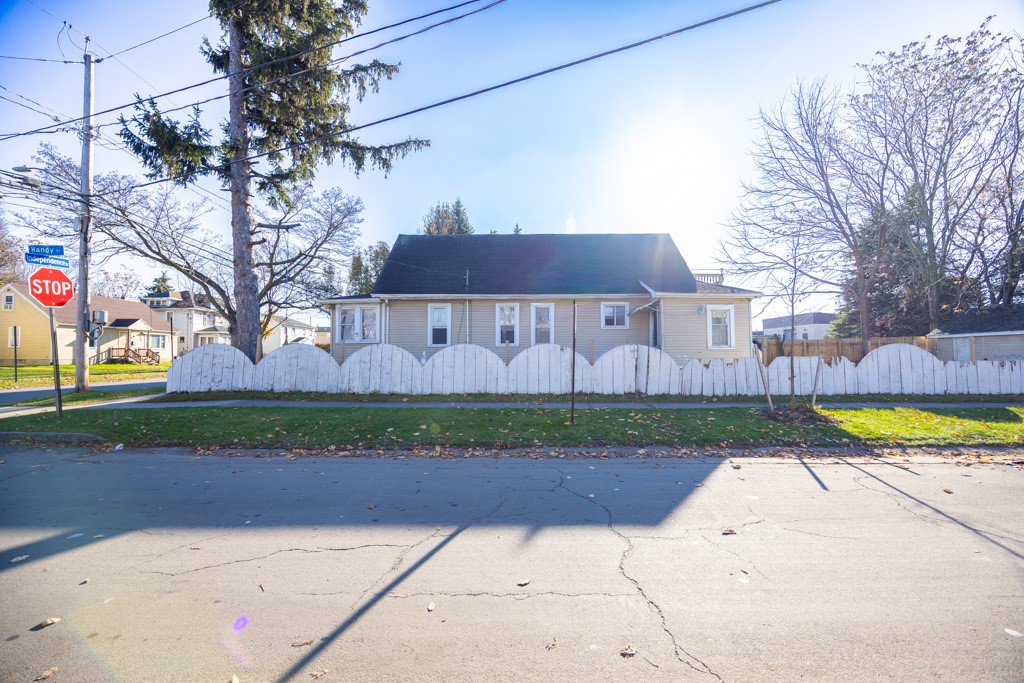 91 Independence Street Rochester, NY 14611 - Photo 4 of 44