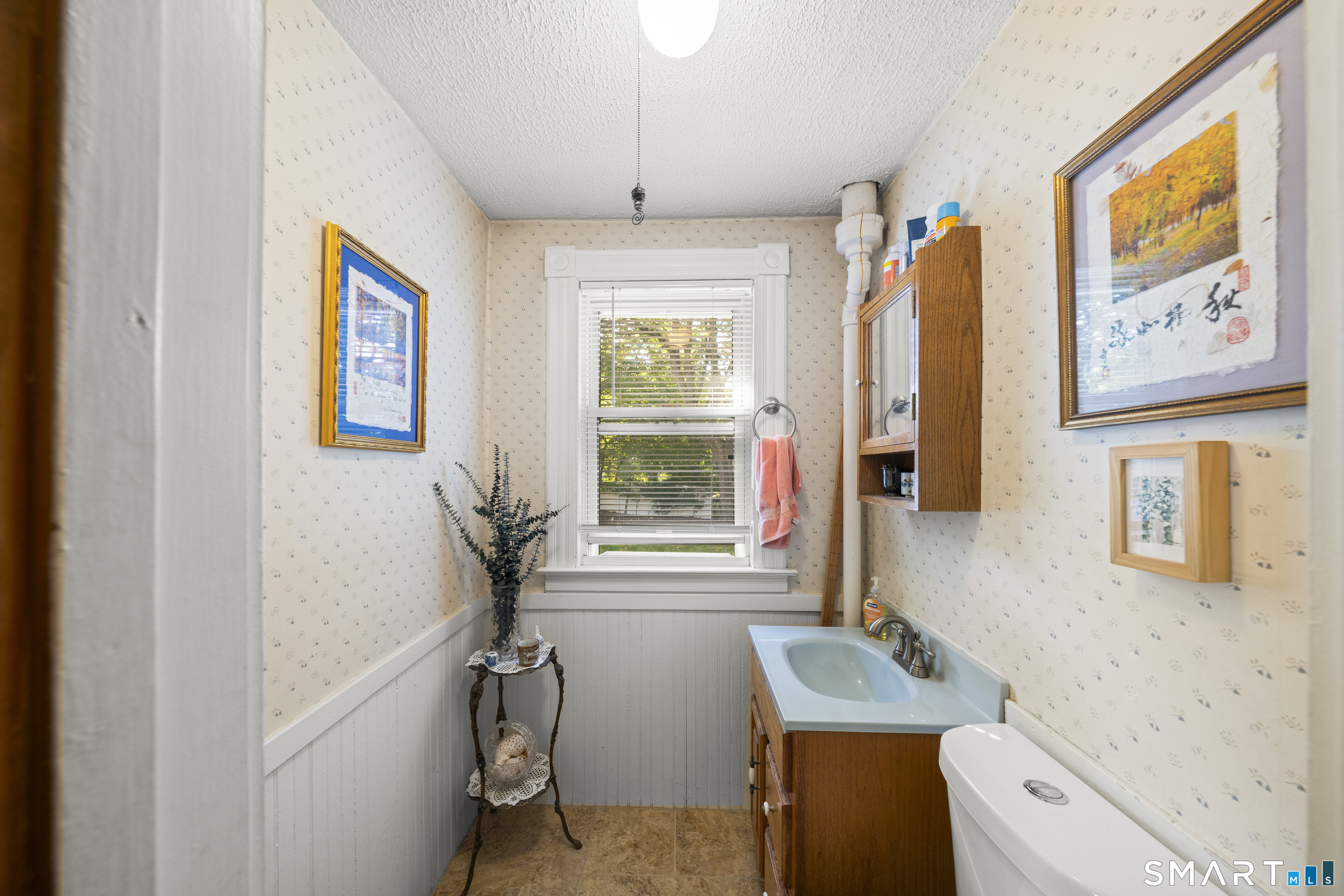52 Russell Street Manchester, CT 06040 - Photo 9 of 37 Gallery Image 9
