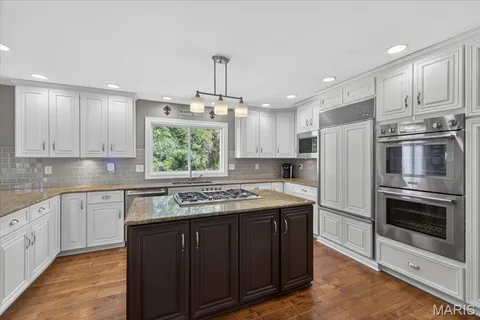 $1,300,000 | 1040 Wellington Terrace, Town and Country, MO 63017
