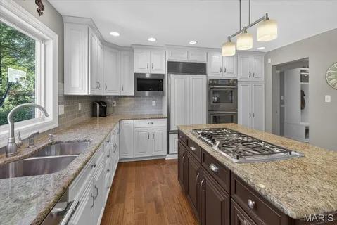 $1,300,000 | 1040 Wellington Terrace, Town and Country, MO 63017