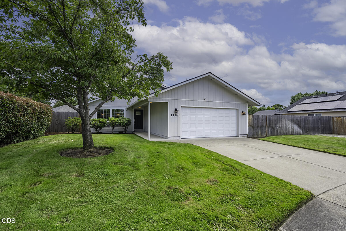 1118 Angela Court Central Point, OR 97502 - Photo 1 of 22